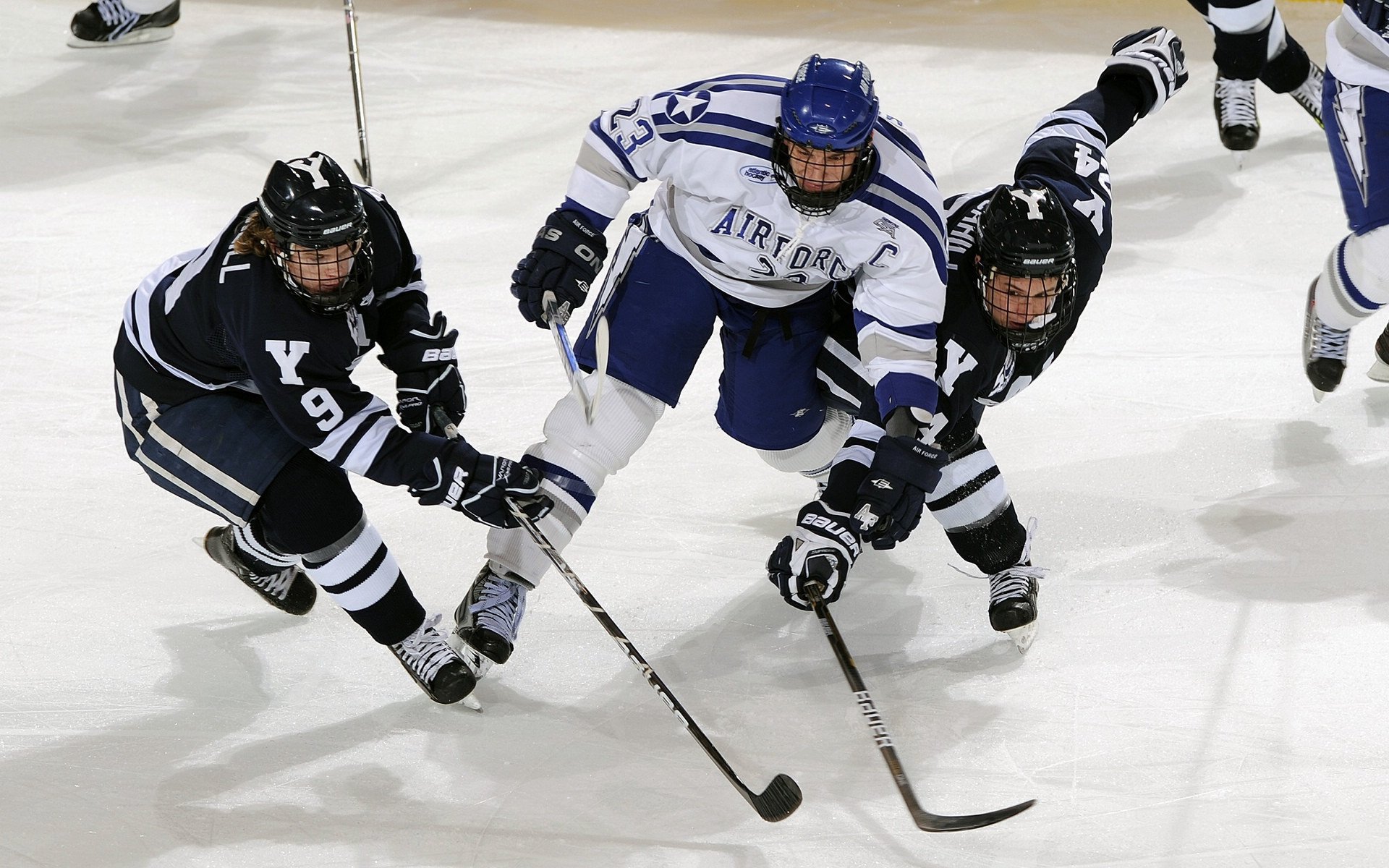 _未来科技展:机器人运动员与真人比赛同台竞技_,机器人与人的比赛