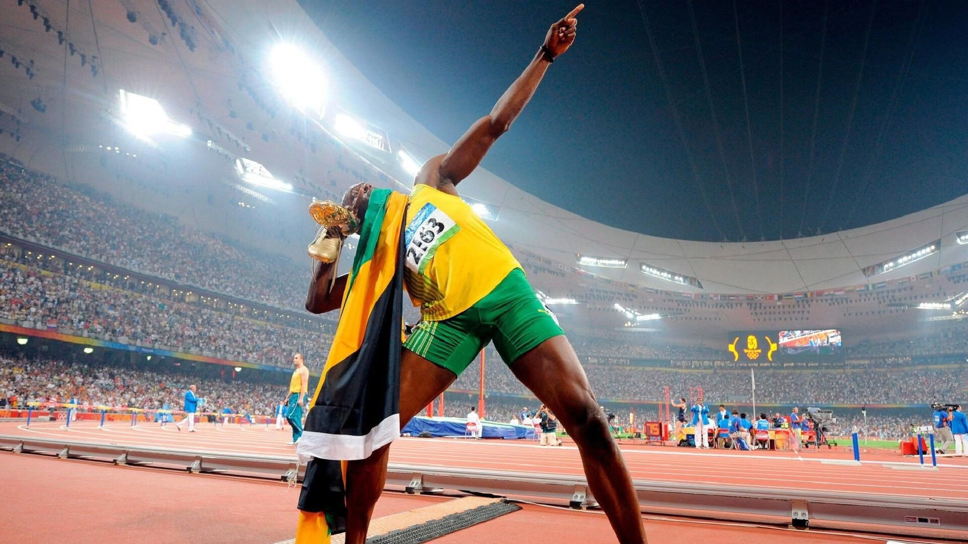 开云官方网站-坚持不懈：车队在逆境中的协作精神，车队励志语